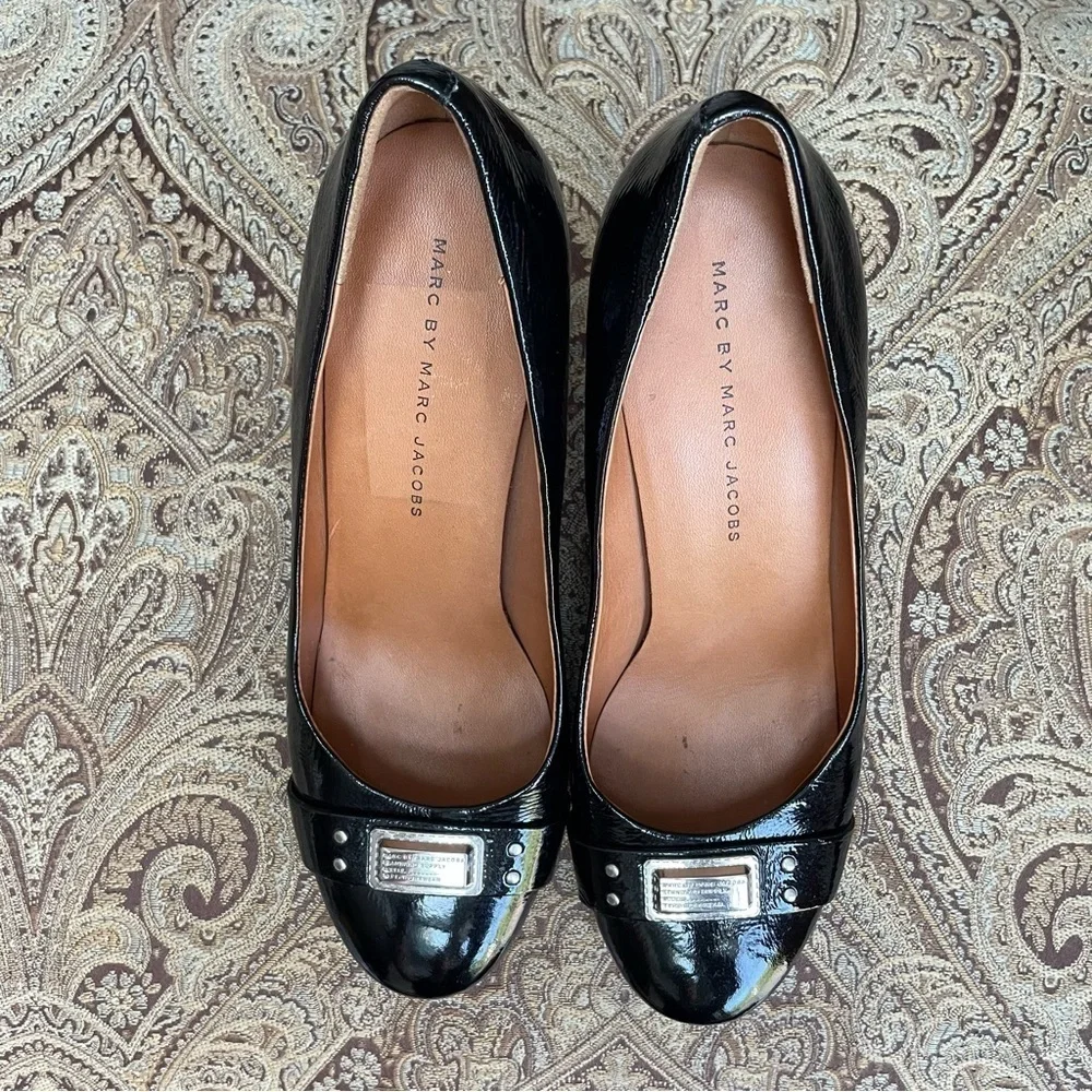 Marc By Marc Jacobs Black Patent Leather Glossy Pumps Heels Shoes Logo Size 8